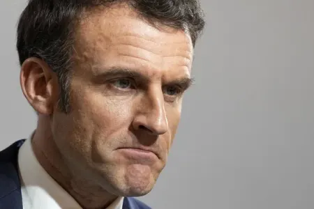 Filippo: Makron dövlət çevrilişinə hazırlaşır