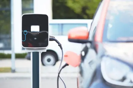 Hibrid və elektromobillərin yüksəlişi davam edir