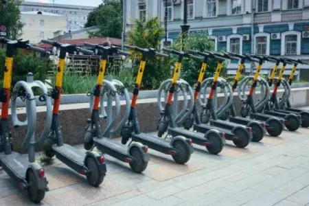 Bulvarda azyaşlını skuterlə vurdu, - cəza aldı