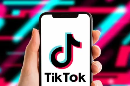 Kişi “Tik-Tok”da video paylaşan arvadını döydü - HÖKM