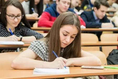 Universitetlərdə dərs saatları fərqli vaxtlara bölünsə, - nə baş verəcək? (ŞƏRH)