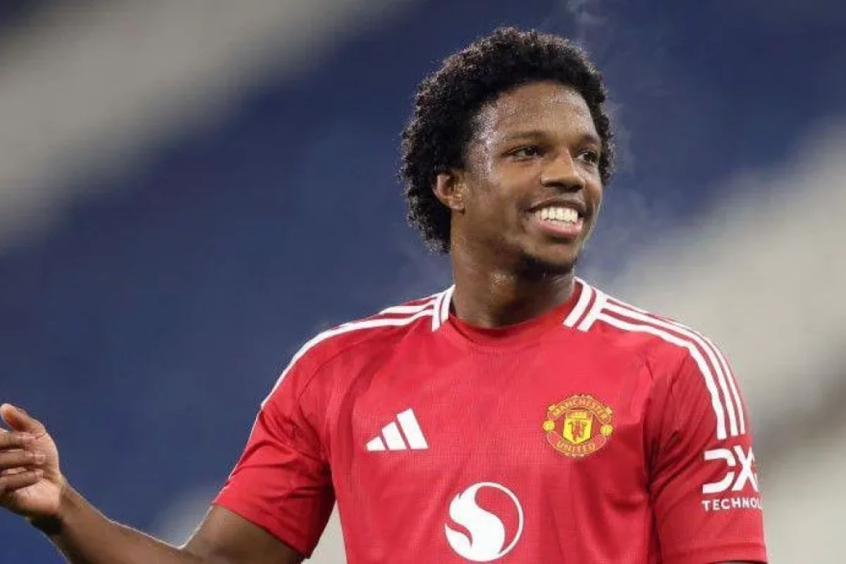 "Mançester Yunayted" onu Niderlanda yola saldı