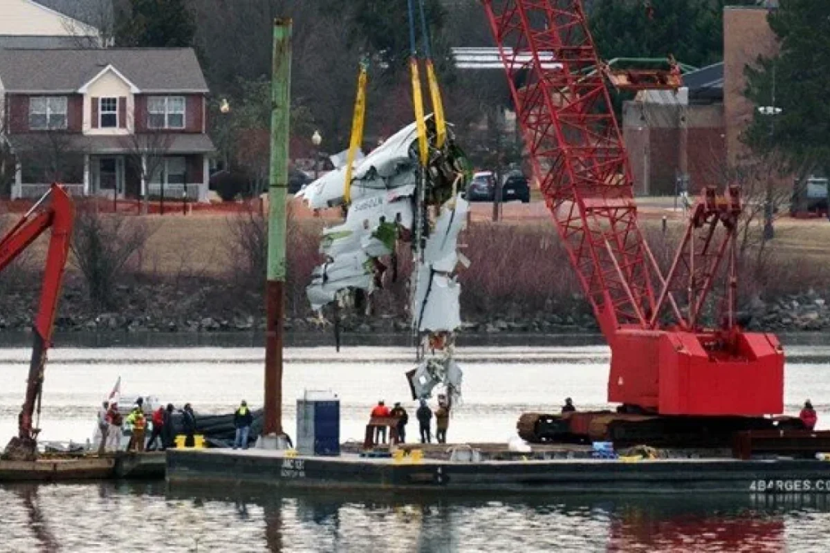 Təyyarə qəzasındakı 67 nəfərin cəsədi çıxarıldı