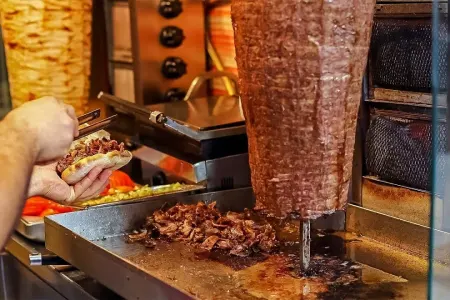Dönərlə bağlı daha bir QALMAQAL – - Görün, əti harada daşıyırlar…