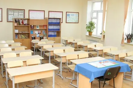 Məktəbdə şagirdlə müəllim ƏLBƏYAXA OLDU - VİDEO