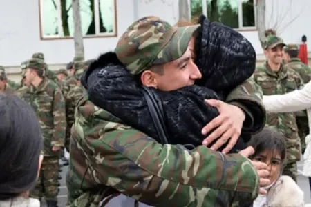 Əsgərlərlə görüş - qadağan olunur...
