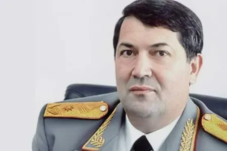 General güləşçiyə 100 minlik maşın nömrəsi - hədiyyə etdi