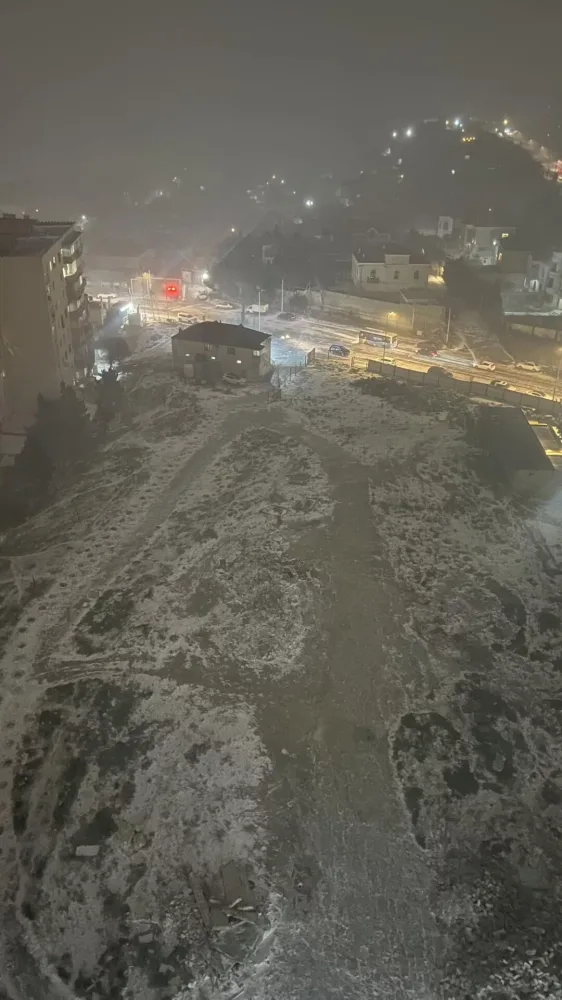Bakıya qar yağır - FOTO