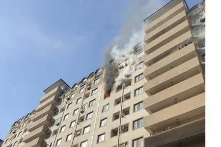 Xırdalanda yaşayış binası YANIR