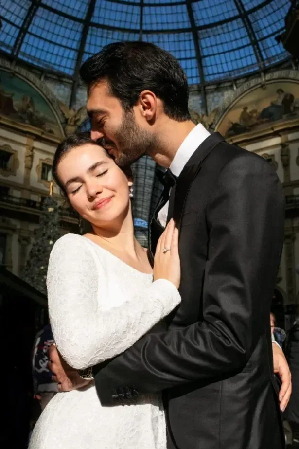 Tanınmış aktrisa iş adamı ilə NİŞANLANDI - FOTO