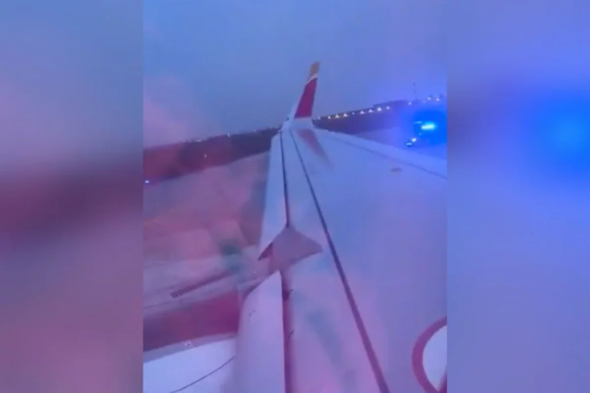 Stüardessaya - HÜCUM ETDİ