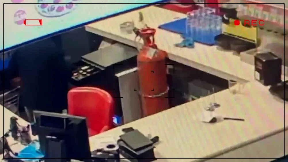 Bakıda maskalı şəxslər silahlı basqın etdi - VİDEO