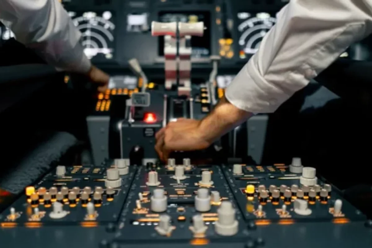 Sərnişinin hərəkəti olay yaratdı – - Təyyarənin istiqaməti dəyişdi