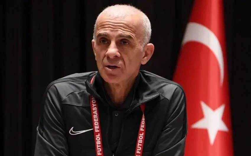 Keçmiş baş məşqçi xəstəxanaya yerləşdirildi - FOTO