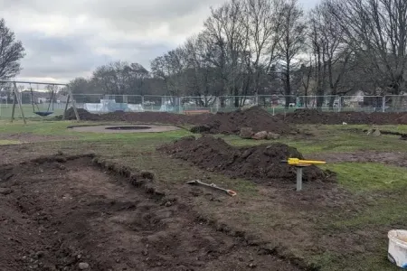 Uşaq meydançasının altında - BOMBALAR...