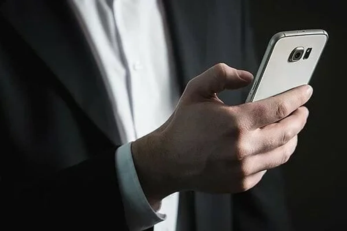 Qatarda yüksək səslə danışdı, - 350 manat cərimələndi