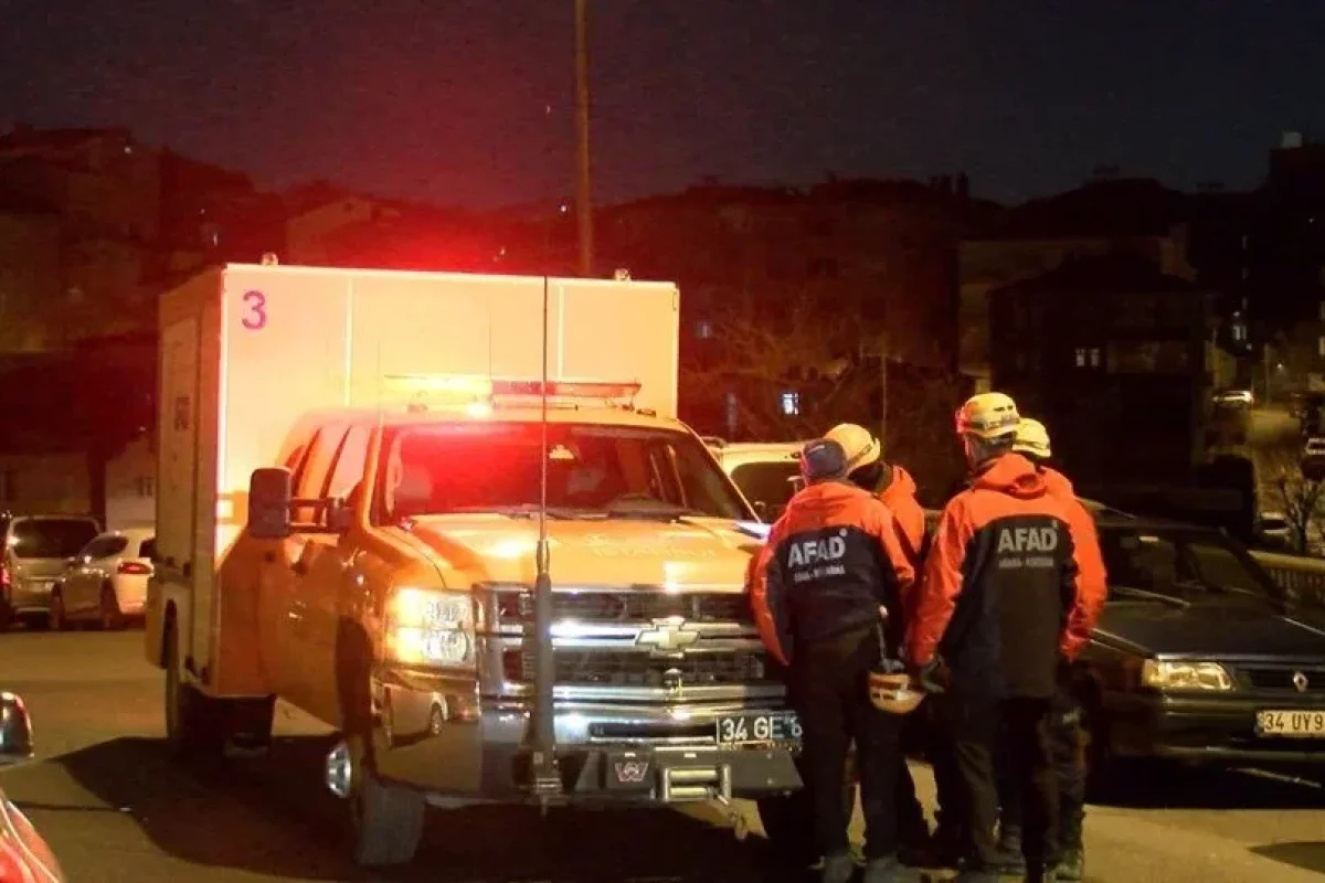 İstanbulda torpaq sürüşməsi: - Binalar boşaldıldı