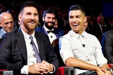 Buffon: "Ronaldo və Messi arasında seçim etmək futbola təhqirdir"