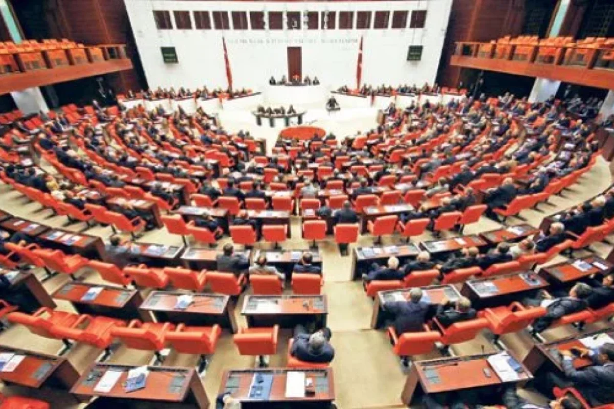 Vətəndaşın deputatdan ŞOK istəyi: - Qanunu ləğv edin, arvadıma şillə vura bilmirəm