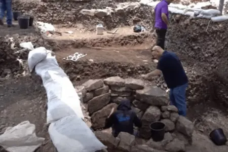 9 min il yaşı olan altıbarmaqlı şaman qadının qalıqları tapıldı