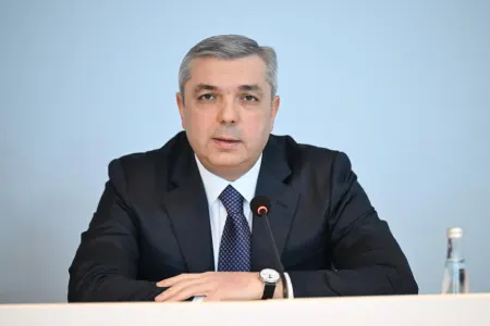 Samir Nuriyev yeni sədri kollektivə təqdim etdi - FOTO