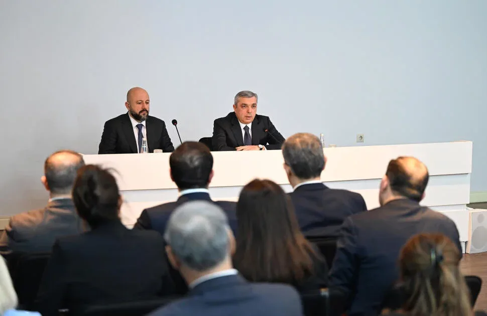 Samir Nuriyev yeni sədri kollektivə təqdim etdi - FOTO