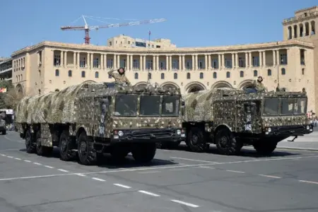 Ermənistan sərhədə haubitsa və hərbçilərini daşıyır? - – VİDEO