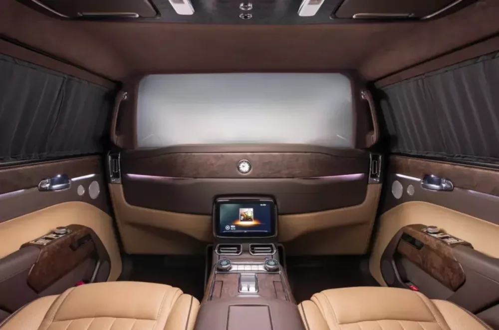 6 metrlik zirehli limuzin-krossover təqdim olundu - FOTOlar