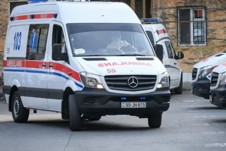 Azərbaycanda daha bir uşaq qızdırmadan öldü