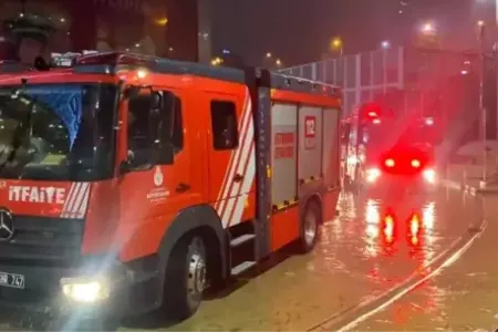 İstanbulda böyük yanğın - 20 rayondan yanğınsöndürən cəlb olundu