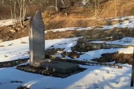 Laçın qəbiristanlığında: Ölülərin qızıl dişlərini oğurlayıblar - VİDEO