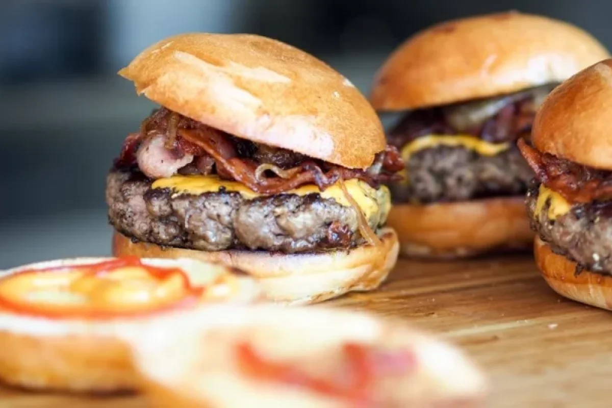 Bu ölkədə kafedə 8 nəfər zəhərləndi