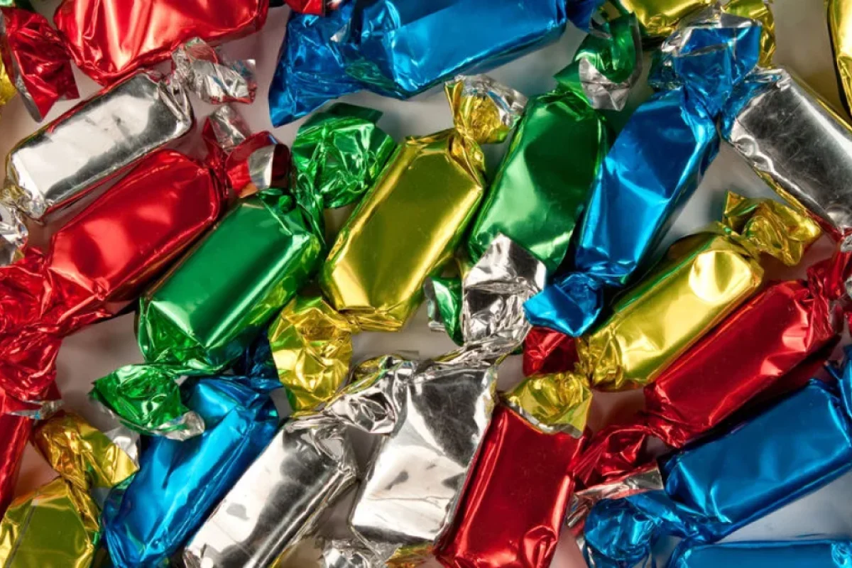 Deputatlar konfetə görə - DAVA ETDİ