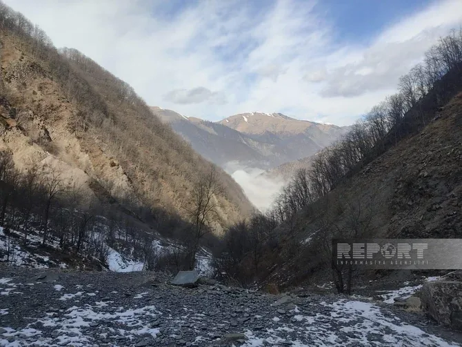 Azərbaycanda 75 metrlik şəlalə dondu - FOTOLAR