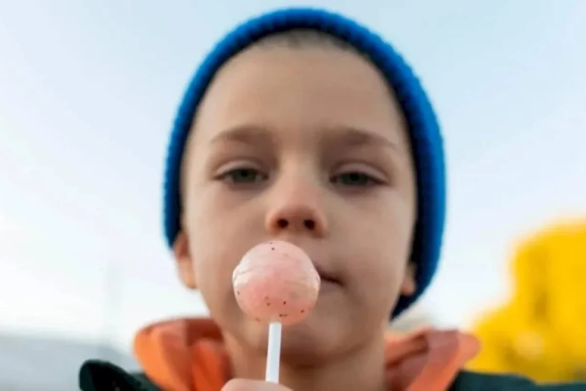 İki qardaş “lolipop” yeyib komaya düşdü