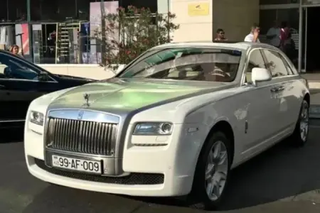 Bakıda hərraca çıxarılan lüks “Rolls Royce”un sahibi kimdir? - (FOTOLAR)