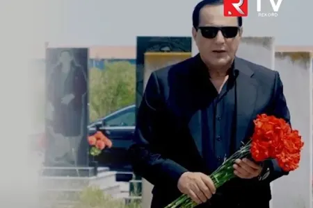 Azərbaycanlı müğənni 10 il anasını tabutda saxladı - RTV