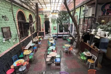 Bakıda tarixi binada restoran mübahisəsi: - Söküntü işləri aparılır