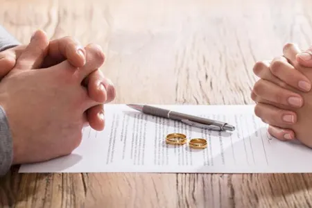 Boşanmaya müraciət edənlər arasında - qadınlar daha ÇOXDUR