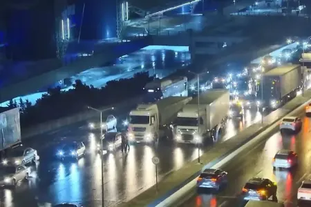 XƏBƏRDARLIQ - Buz bağladığına görə bu yol bağlandı
