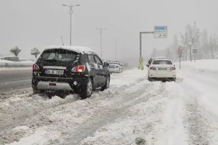 Yük maşını qəza riski - YARATDI