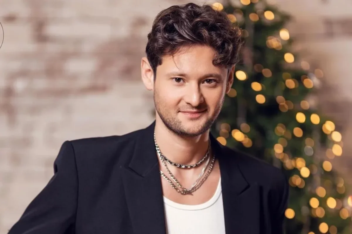 Eldarın küçədə ayaqqabısı cırıldı - VİDEO