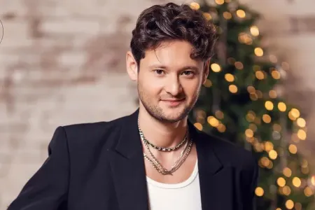 Eldarın küçədə ayaqqabısı cırıldı - VİDEO