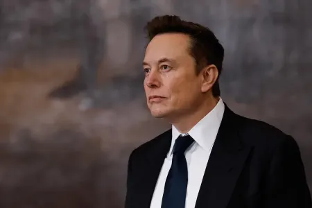 Maska qarşı qəzəb ARTIR: “Tesla”ya silahlı basqın olundu - FOTO