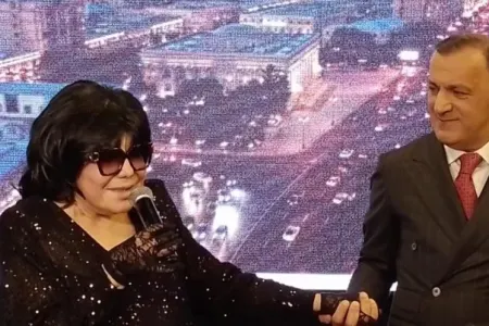 Flora Kərimova KÖVRƏLDİ – - VİDEO