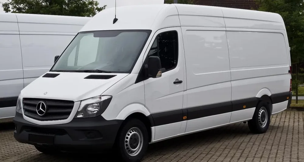 Sürücü kruasanları isti-isti mağazaya çatdırmaq üçün 70-lik yolu 120 ilə getdi - VƏSİQƏSİZ QALDI - FOTO