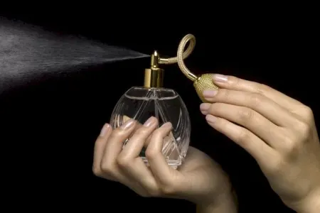 Bu ətirlər qadınları cazibədar edir - ADLAR