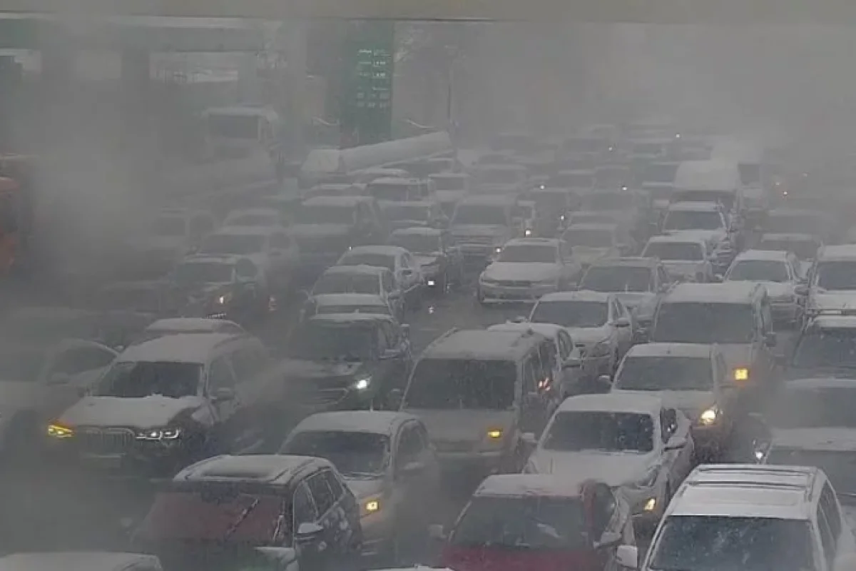 Bakıda maşınlar yolda qaldı -FOTOLENT