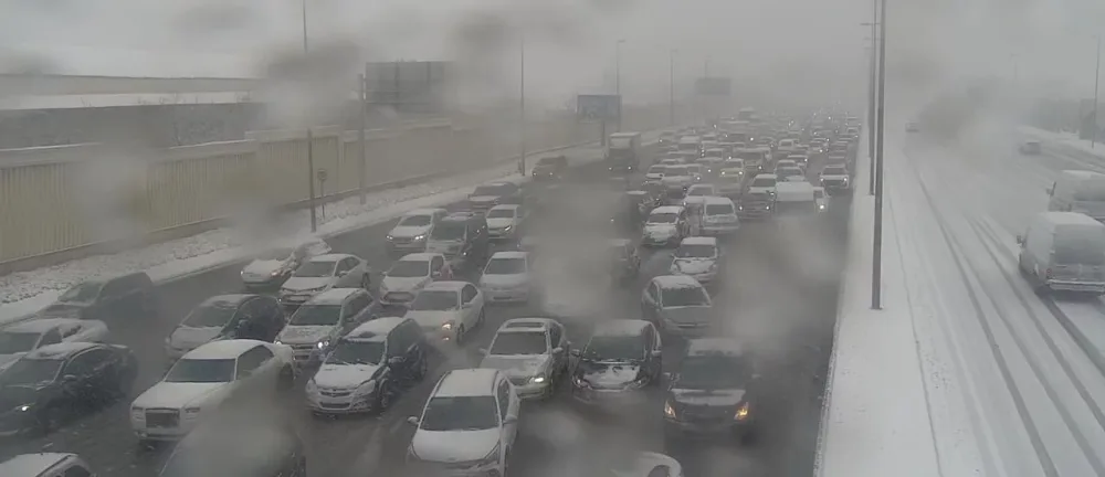 Bakıda maşınlar yolda qaldı -FOTOLENT