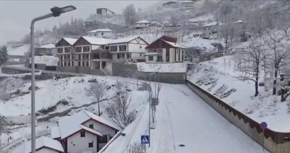 Ağ örpəyə bürünmüş Laçının dron - FOTOLARI